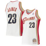 Cleveland Cavaliers 2003-2004 LeBron James Mitchell & Ness White Jersey Hardwood Classics Man (JAMES #23)